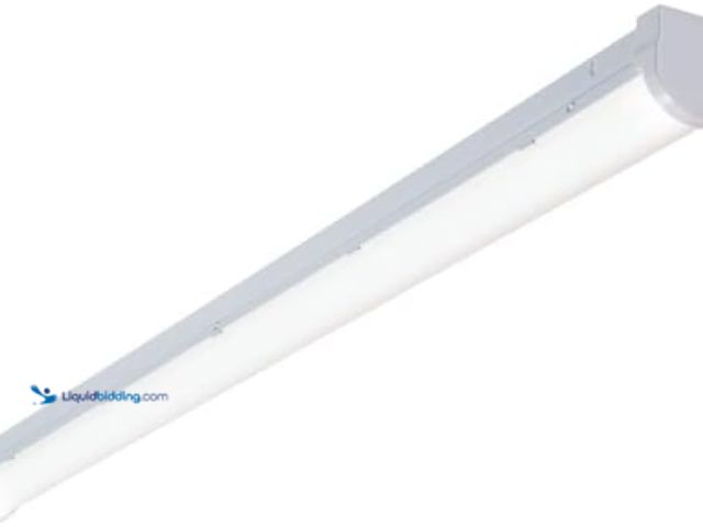 Lot 49-5448334 - EATON Lighting 8SLSTP8040UNV 8000 lm 4000K LED Strip Light, 8'. Model: 8SLSTP8040UNV. Unused