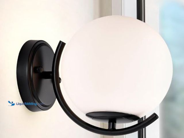 Lot 49-5436319 - COTTAGE LIFE Modern Globe Wall Sconce with 7.1" Glass Shade, Mid Century Wall Light Fixture for Bedr...