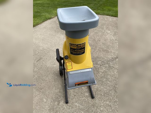 Lot 49-1975002 - Chipper/Shredder, 2-1/2 horsepower electric motor, blades in good condition, works.
