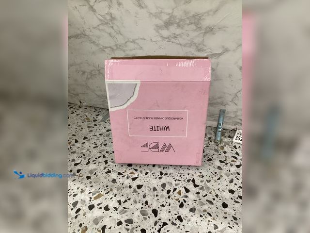 Lot 49-3527939 - WDF White 60 Baroque Dinner Plates (10.25'') Item is unused.