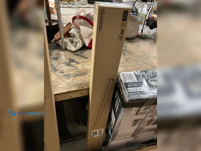 Lot 49-5463492 - Commercial Electric
1-Pack 48 in. 4000 Lumens Integrated LED White Wraparound Light 4000K Bright Wh...