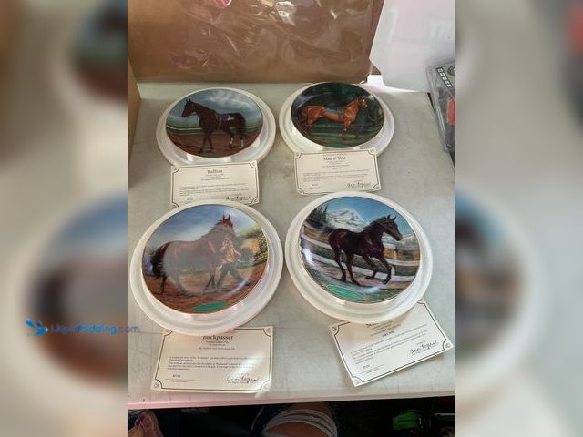 Lot 49-3503549 - Other LOT OF 4 RACE HORSE PORCELAIN COLLECTOR PLATES BY SUSAN MORTON INCLUDING MAN O WAR, SEATTLE SL...