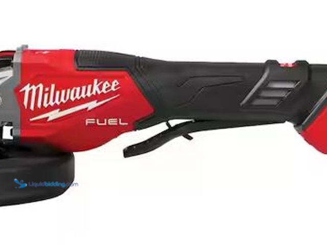 Lot 49-5486152 - Milwaukee
M18 FUEL 18-Volt Lithium-Ion Brushless Cordless 4-1/2 in./6 in. Braking Grinder with Padd...