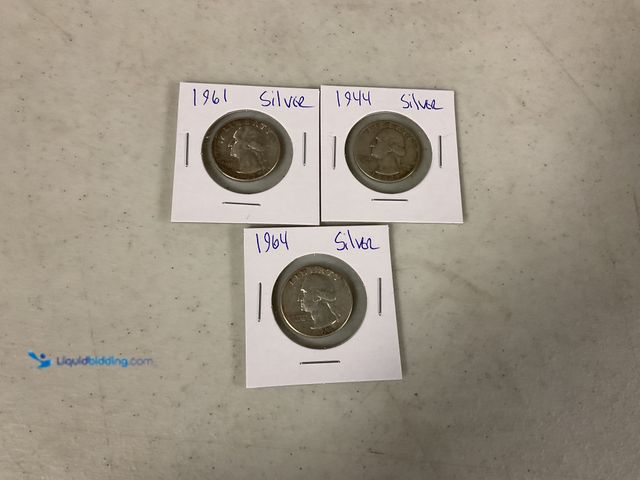 Lot 49-1505674 - LOT OF 3 90% SILVER QUARTERS INCLUDING 1944, 1961 AND 1964 #COINS1211