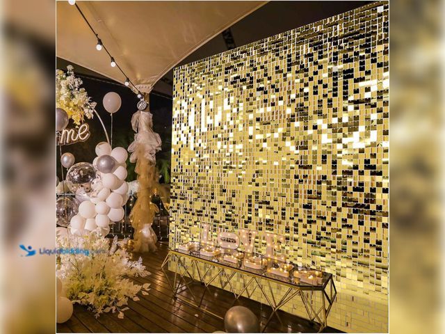 Lot 49-5437440 - Light Gold Sequin Wall Panels Shimmer Wall Birthday Party Backdrop Decorations (Pack of 48) Unused