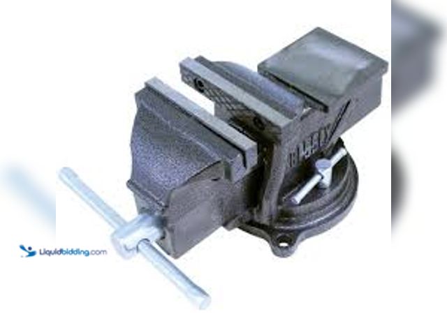 Lot 49-5458905 - BESSEY 4 in. Heavy-Duty Bench Vise with Swivel Base Hand Tool, Model# BV-HD40, Unused