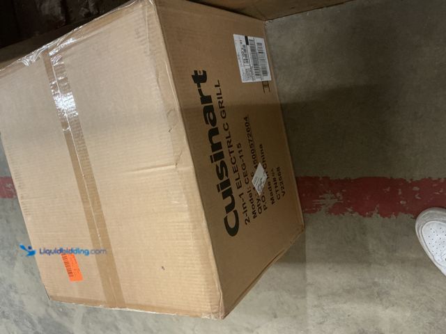 Lot 49-3539469 - Cuisinart Indoor/Outdoor Electric Grill, 2-in-1 Portable BBQ with Nonstick Cooking Surface, Electric...