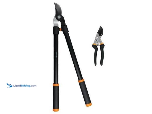 Lot 49-5545331 - Fiskars 2-Piece Lopper and Hand Pruner Garden Tool Set Model # 2009524 unused