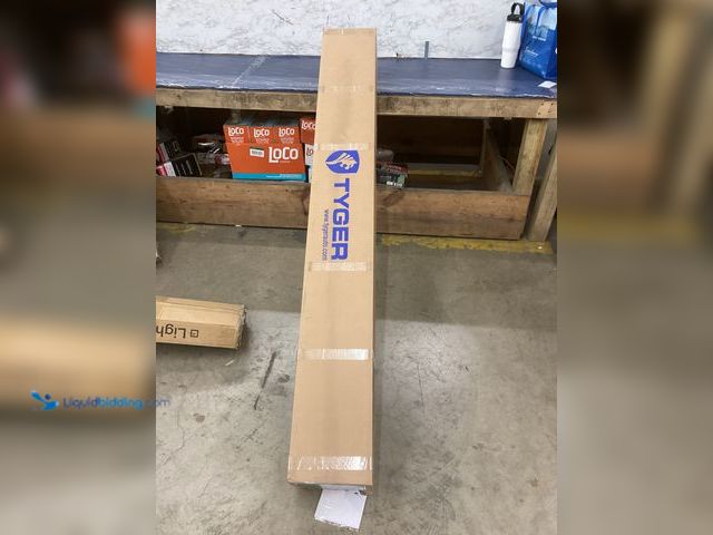 Lot 49-5486790 - TYGER Soft Roll-Up T1 Tonneau Cover Item is unused