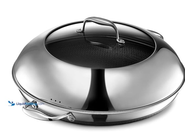 Lot 49-2021644 - HexClad 35.6 cm (14 in.) Pan with lid. Model #CWPN14-CA. MSRP $199.99. Slightly used. Scuffs and scr...