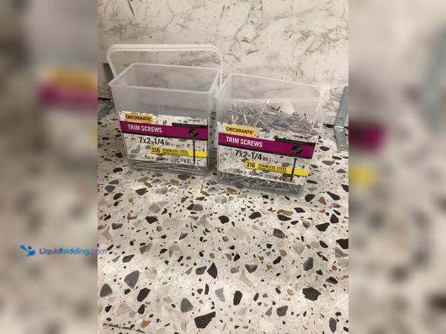Lot 49-5452561 - (650-Pk) Deckmate Wood Trim Screws Stainless Steel #7 X 2-1/4" 1007686026 Item is unused with missin...