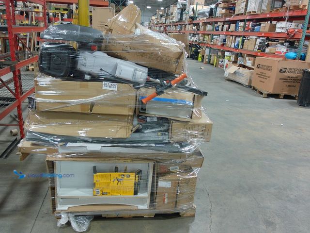 Lot 49-2021697 - SALVAGE Pallet of Miscellaneous Items- IMPORTANT: Please note that the condition of this lot is SALV...