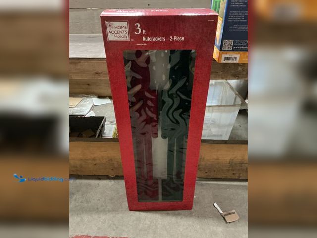 Lot 49-3527486 - 3ft Nutcrackers (2piece) (green and red) New