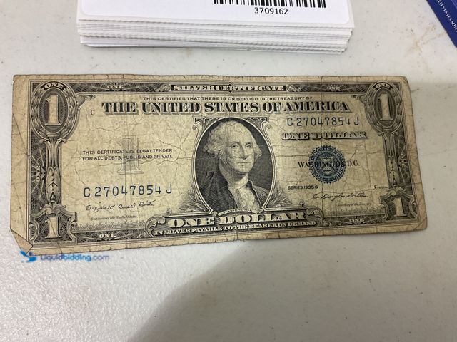 Lot 49-3709161 - 1935 G BLUE SEAL UNITED STATES ONE DOLLAR SILVER CERTIFICATE