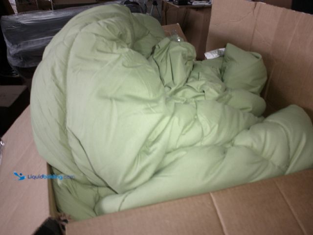 Lot 49-1517545 - 104X90, Green Comforter, Unused   Ref#MTMED-0804