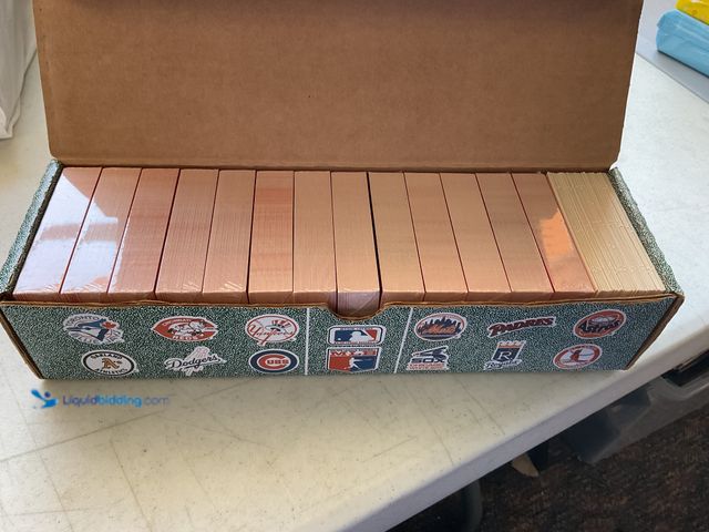 Lot 49-5341546 - 1990 DONRUSS BASEBALL COMPLETE FACTORY BRICKS OF 660 CARDS LOADED WITH GREAT CARDS FOR ANY COLLECTOR