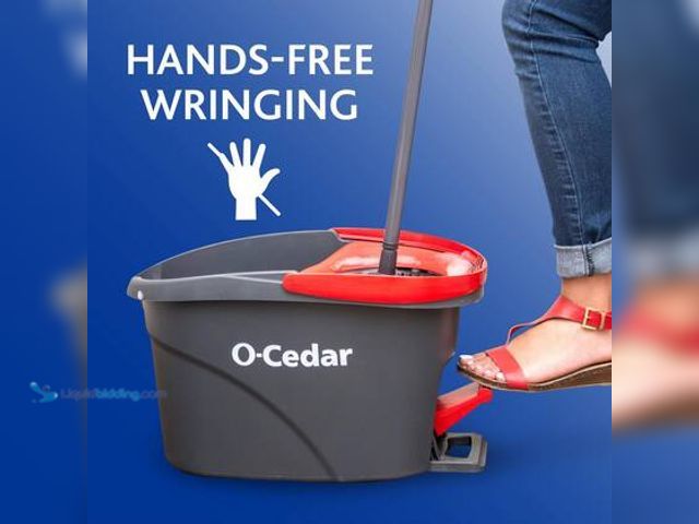 Lot 49-5544126 - O-Cedar EasyWring Microfiber Spin Mop with Bucket System. Model # 148473. Used