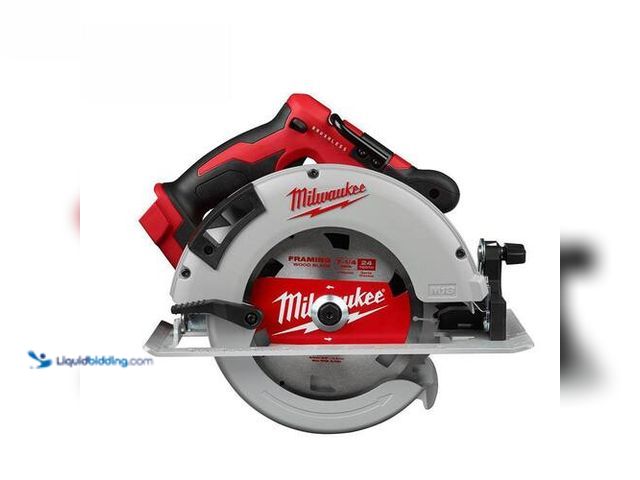 Lot 49-5414122 - Milwaukee
M18 18V Lithium-Ion Brushless Cordless 7-1/4 in. Circular Saw (Tool-Only)