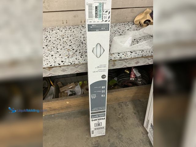 Lot 49-5476351 - Philips
32-Watt 4 ft. Alto Linear T8 Fluorescent Tube Light Bulb, Cool White (4100K) (10-Pack) Unus...