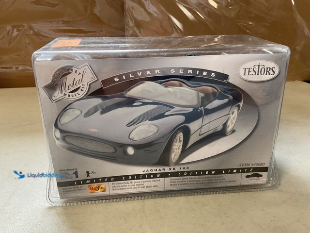 Lot 49-1811301 - COLLECTIBLE TESTORS DIECAST METAL JAGUAR XK 180 1/24 SCALE DIECATS MODEL CAR KIT