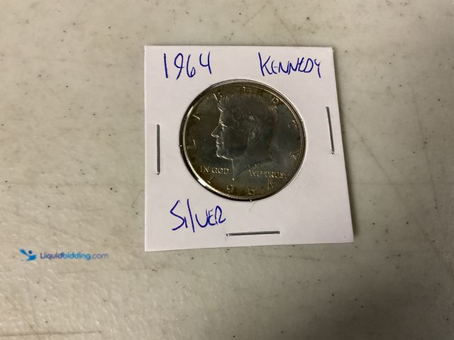 Lot 49-1505690 - 1964 KENNEDY HALF DOLLAR COIN 90% SILVER #COINS1211