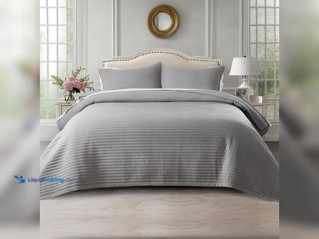 Lot 49-3528470 - Oversized King Quilt Set 112"x106" – Soft Washed 3-Layer Lightweight California King Bedspread, Mini...