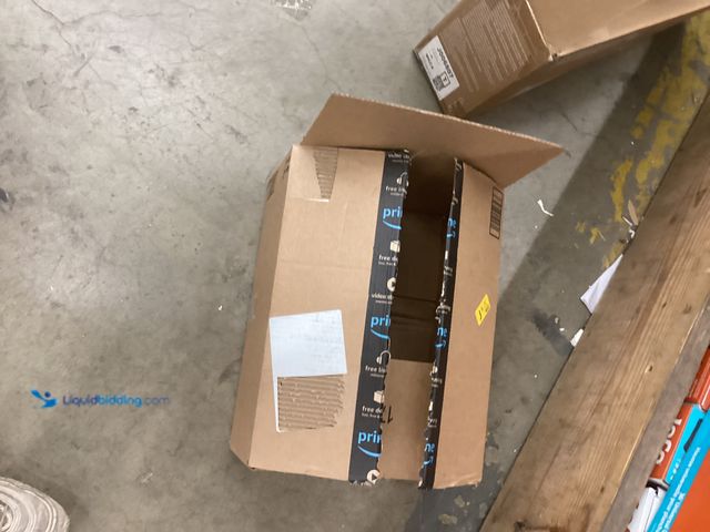 Lot 49-5490010 - White Shag Area Rug Item is used 6'x4', dirty