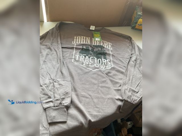 Lot 49-2009010 - Other BRAND NEW WITH TAGS JOHN DEERE TRACTORS LONG SLEEVE T-SHIRT SIZE XL GREY IN COLOR