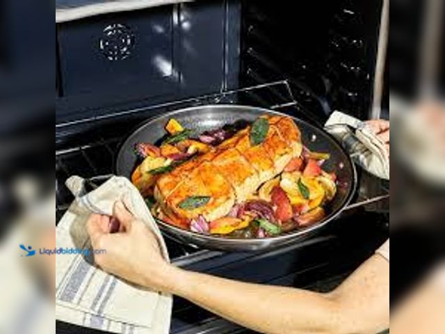 Lot 49-5485529 - HexClad Hybrid 14" Pan with Lid. Item 1588922 | Model 859006007496. Unused.