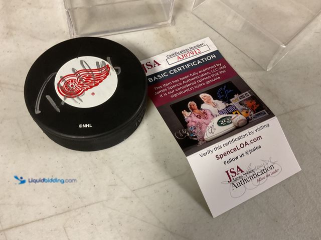 Lot 49-1505638 - COLLECTIBLE NICE DETROIT RED WINGS SUPERSTAR TOMAS HOLMSTROM AUTOGRAPHED HOCKEY PUCK WITH JSA COA #C...