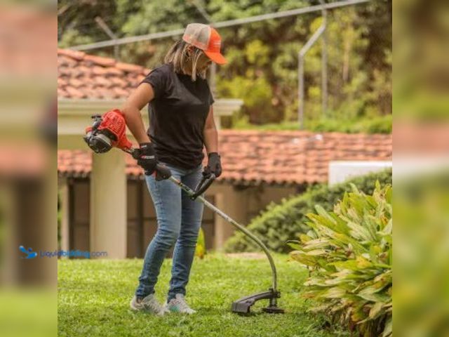 Lot 49-2022852 - ECHO 21.2 cc Gas 2-Stroke Curved Shaft String Trimmer with Rapid-Loader Trimmer Head, Model # GT-225...