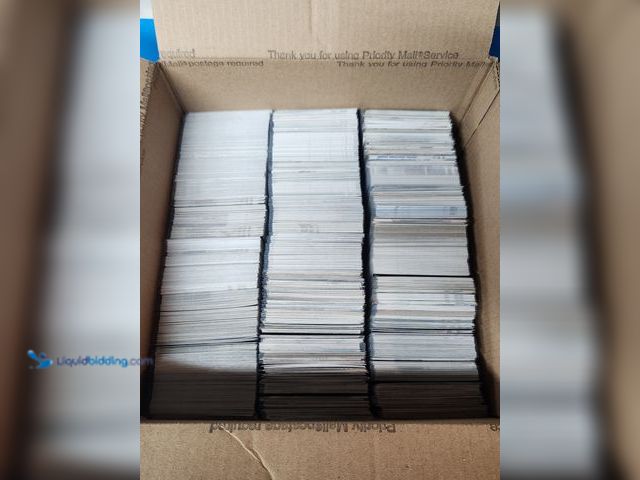 Lot 49-1988942 - BOX OF AROUND 2,000 COLLECTIBLE SPORTS CARDS.