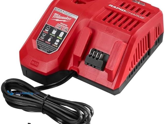 Lot 49-5438214 - Milwaukee 48-59-1808 M12 and M18 12 Volt/18 Volt Lithium-Ion Multi-Volatge Rapid Battery Charger (No...