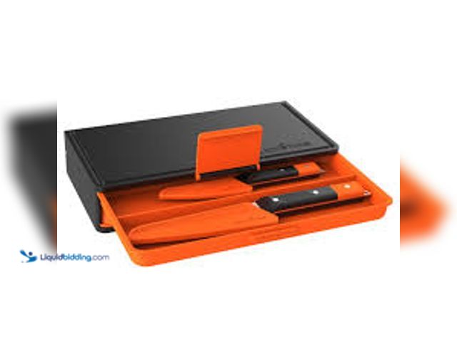 Lot 49-5559181 - Blackstone Adventure Ready Camp Knives and Prep Board Kit, 5-Piece. Unused