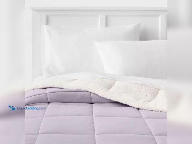Lot 49-2001316 - Room Essentials Full/Queen Faux Shearling Washed Microfiber Reversible Comforter Light Purple - Room...