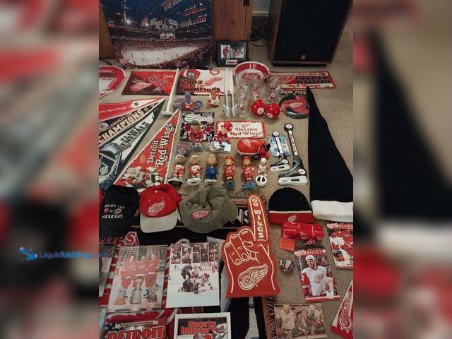 Lot 49-1816031 - Lot of Red Wings Memorabilia Pictures Photographs Posters Sculptures Red Wings Memorabilia-Collectib...