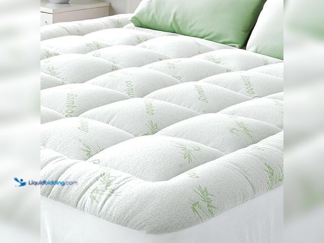 Lot 49-3528881 - Ultra Soft Queen Size Mattress Topper - Viscose Made from Bamboo Pillow Top Mattress Pad for Back Pa...