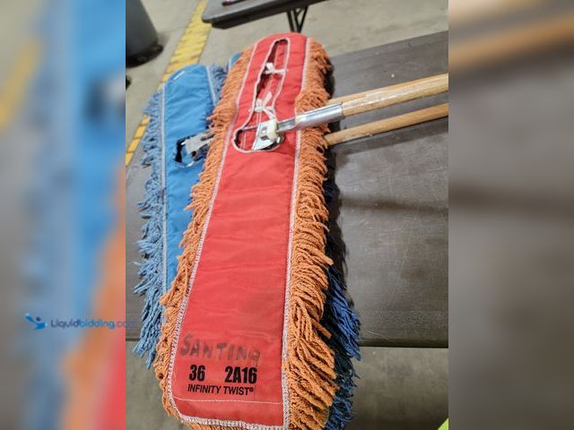 Lot 49-1816013 - 1 Other 1 Floor Dust Mop with frame and 3-36" floor dust heads
Looped-end yarn that resists fraying,...