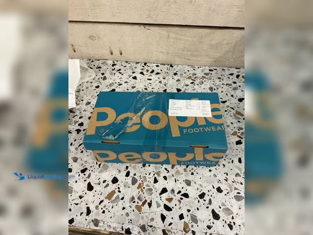 Lot 49-3531337 - Peoples Footware. Ace. Really black/yeti white. Mens 3 Womens 5. Unused.