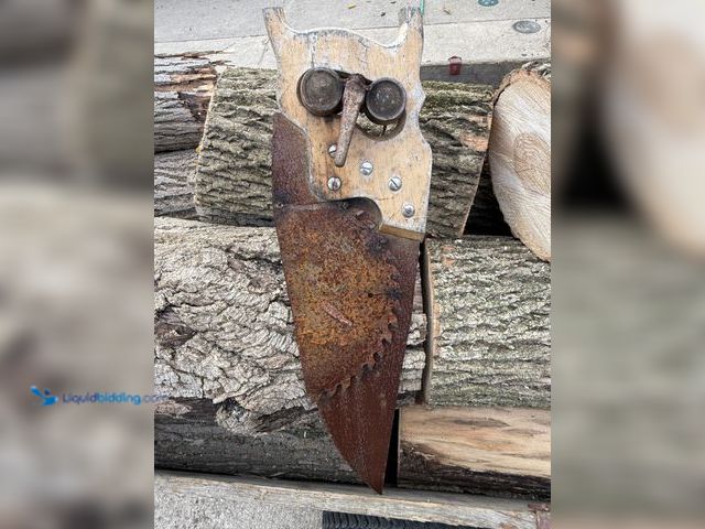 Lot 49-1811880 - Hand made scrap metal art owl.
