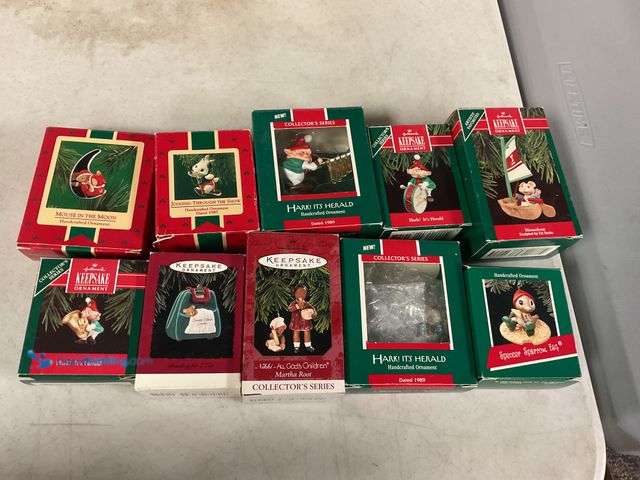 Lot 49-1810317 - COLLECTIBLE 10 VINTAGE HALLMARK KEEPSAKE ORNAMENTS IN ORIGINAL BOXES