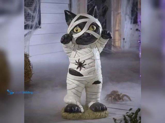 Lot 49-1547805 - Home Accent Holiday 2.5' Halloween Classics Mummy Cat, Slightly used, Scuff and Scratches, Shipping ...