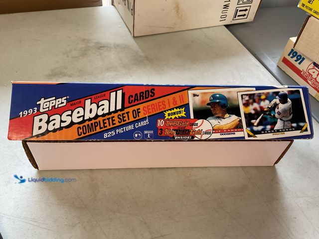 Lot 49-1505224 - COLLECTIBLE 1993 TOPPS BASEBALL COMPLETE 825 CARD SET INCLUDING BARRY BONDS AND MORE #COINS1211