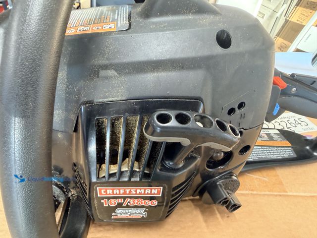 Lot 49-1807081 - Parts and repair / Craftsman 16 inch bar 38 cc motor 
Chainsaw / used / has compression