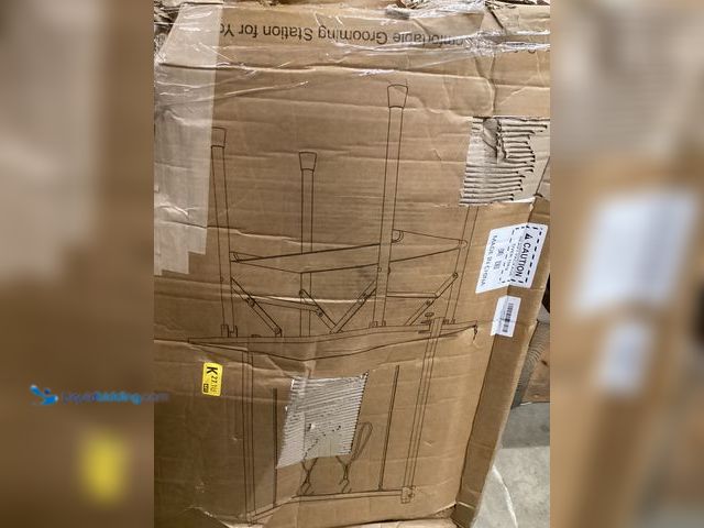 Lot 49-3566953 - Pet Grooming Table with Adjustable Arm, Sling and Nooses, Unused with Box Damage