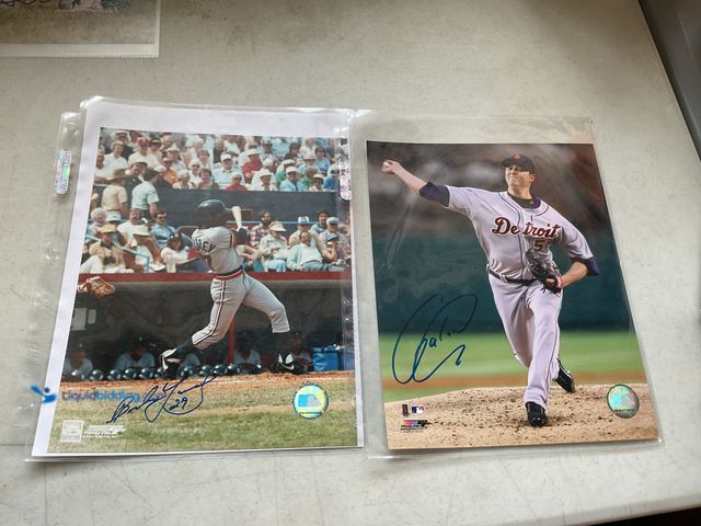 Lot 49-5341812 - LOT OF 2 DETROIT TIGERS LEGENDS BARBARO GARBEY AND ARMANDO GALARRAGA AUTOGRAPHED 8X10 PHOTOS
