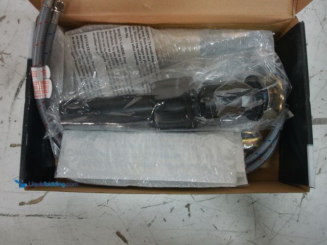 Lot 49-1629111 - Glacier Bay Ryden Single Hole Single-Handle Bathroom Faucet in Brushed Gold, Model # HDQFS1A9277CZ, ...