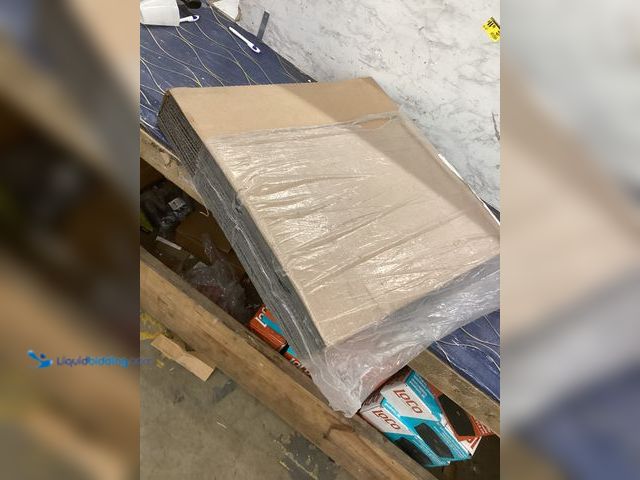 Lot 49-5490266 - Pack of 25 Cardboard Square Tiles Item is unused