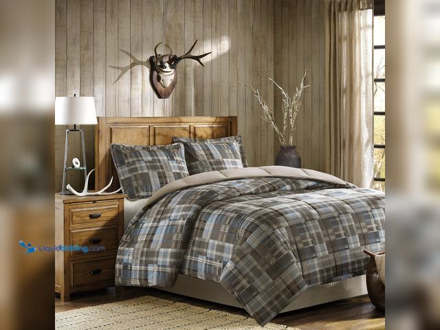 Lot 49-5485443 - Woolrich Comforter Set, Cabin Lodge, Warm Cover for Colder Season, Modern Cottage-Inspired Down Alte...