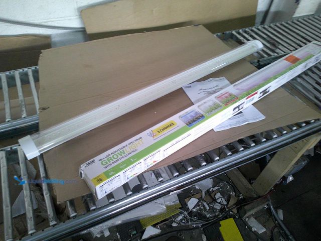 Lot 49-1509778 - Feit Electric 46 in. 40-Watt White LED 3 Adjustable Spectrum Remote Control Linkable Plant Grow Ligh...